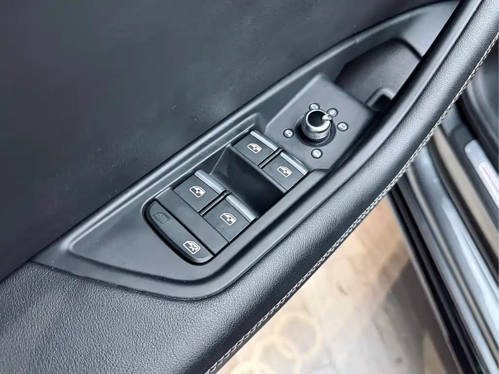 Audi A4L 2023 40 TFSI Premium