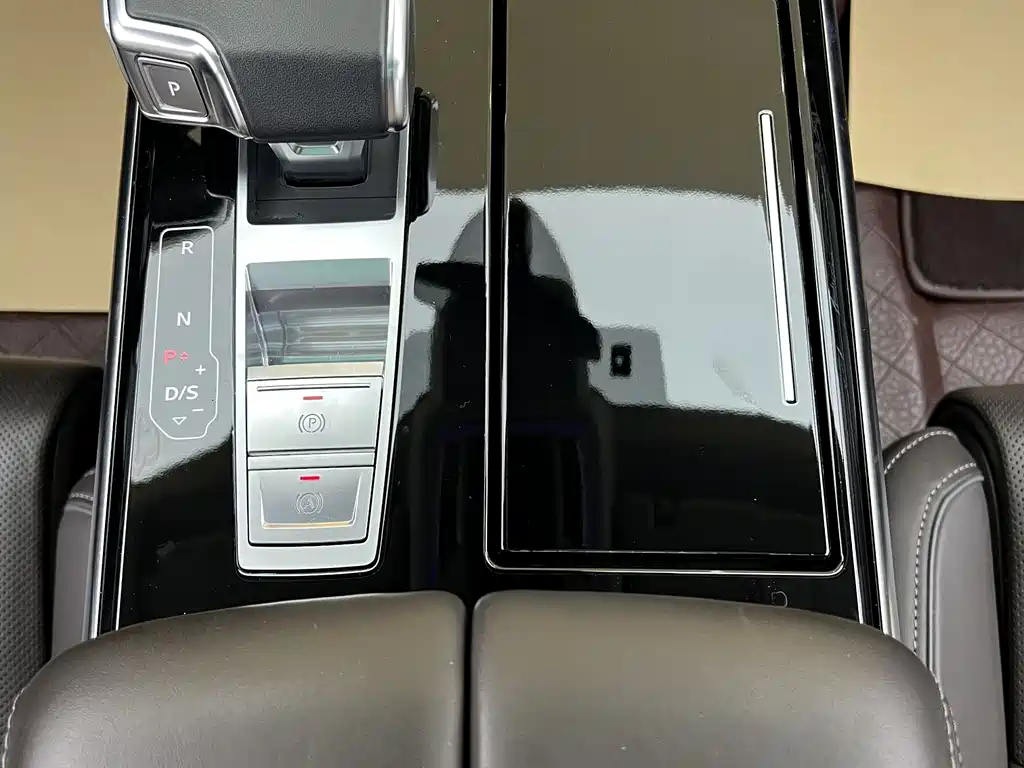 Audi A8L 2024 55 TFSI quattro Flagship