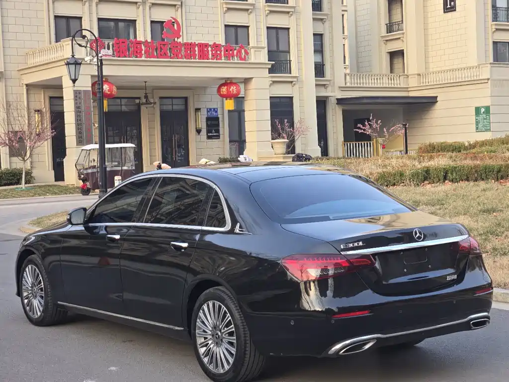 Mercedes-Benz E-Class 2022 E 300 L Fashion