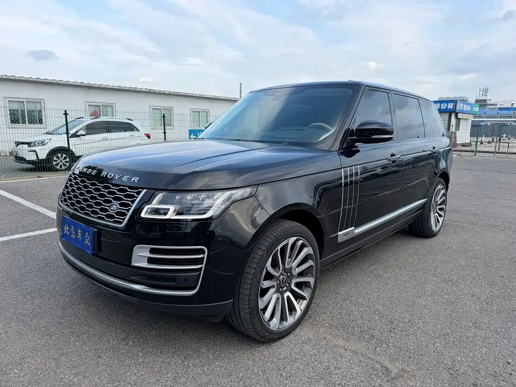 Range Rover 2022 3.0 L6 400PS Heritage Extended Classic Edition