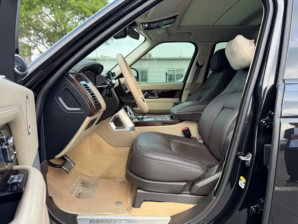 Range Rover 2022 3.0 L6 400PS Heritage Extended Classic Edition