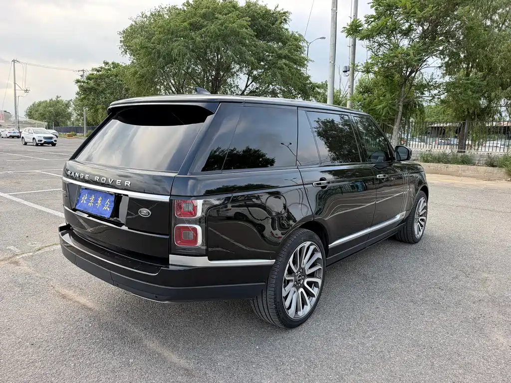 Range Rover 2022 3.0 L6 400PS Heritage Extended Classic Edition