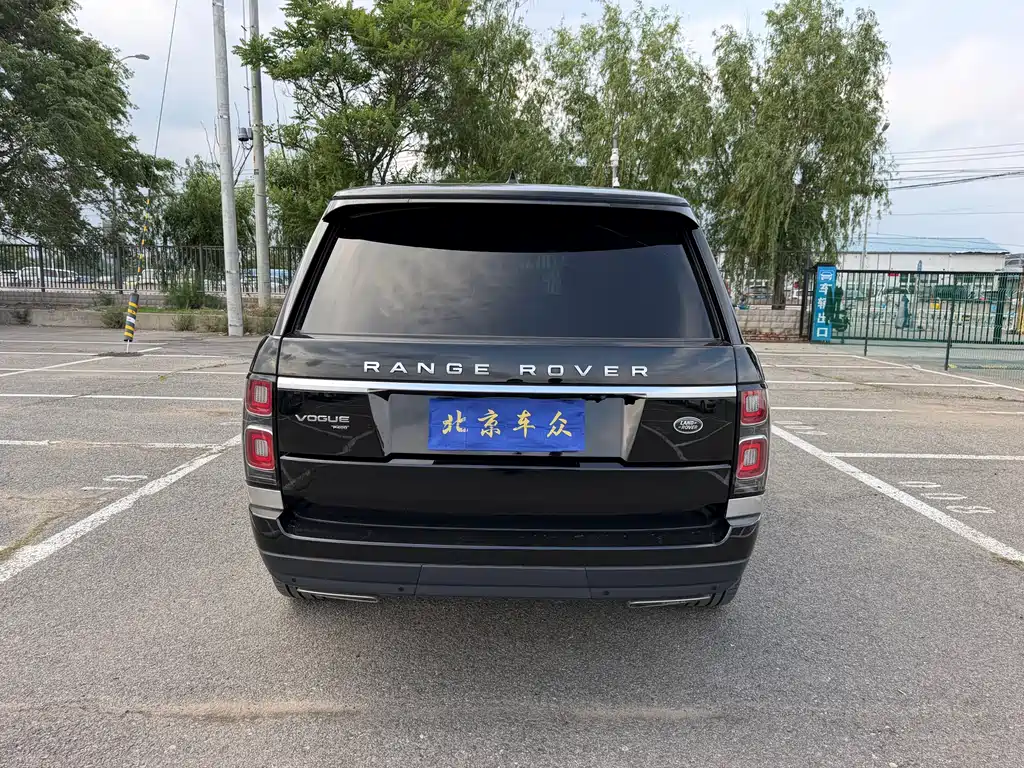 Range Rover 2022 3.0 L6 400PS Heritage Extended Classic Edition