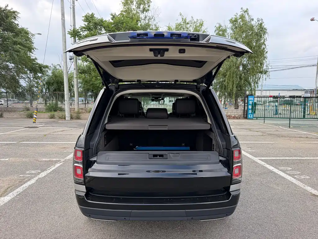 Range Rover 2022 3.0 L6 400PS Heritage Extended Classic Edition