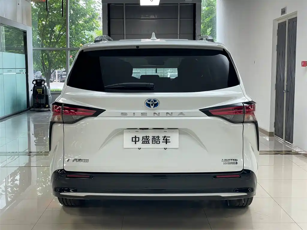 Toyota Sienna 2023 2.5L Hybrid Premium