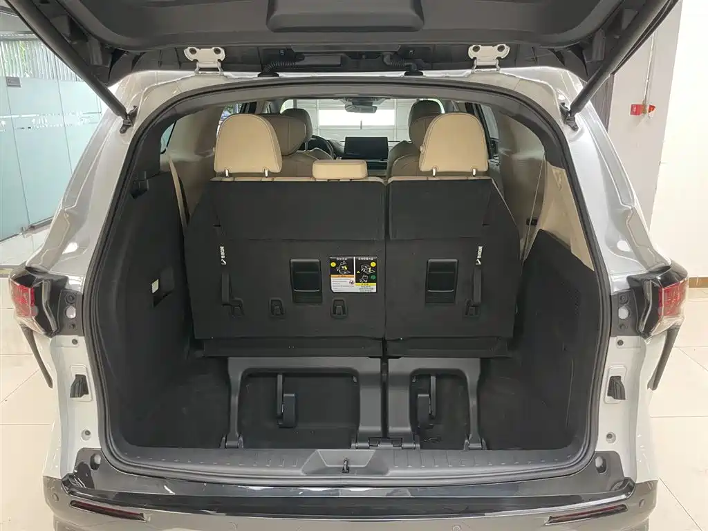 Toyota Sienna 2023 2.5L Hybrid Premium