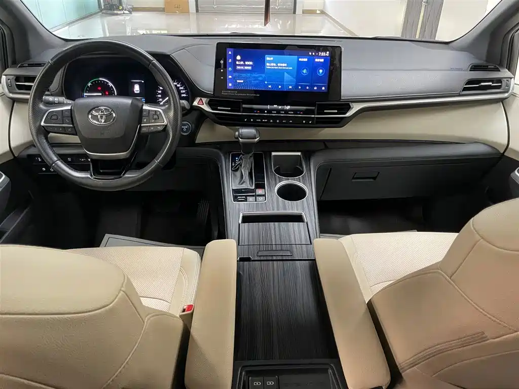 Toyota Sienna 2023 2.5L Hybrid Premium