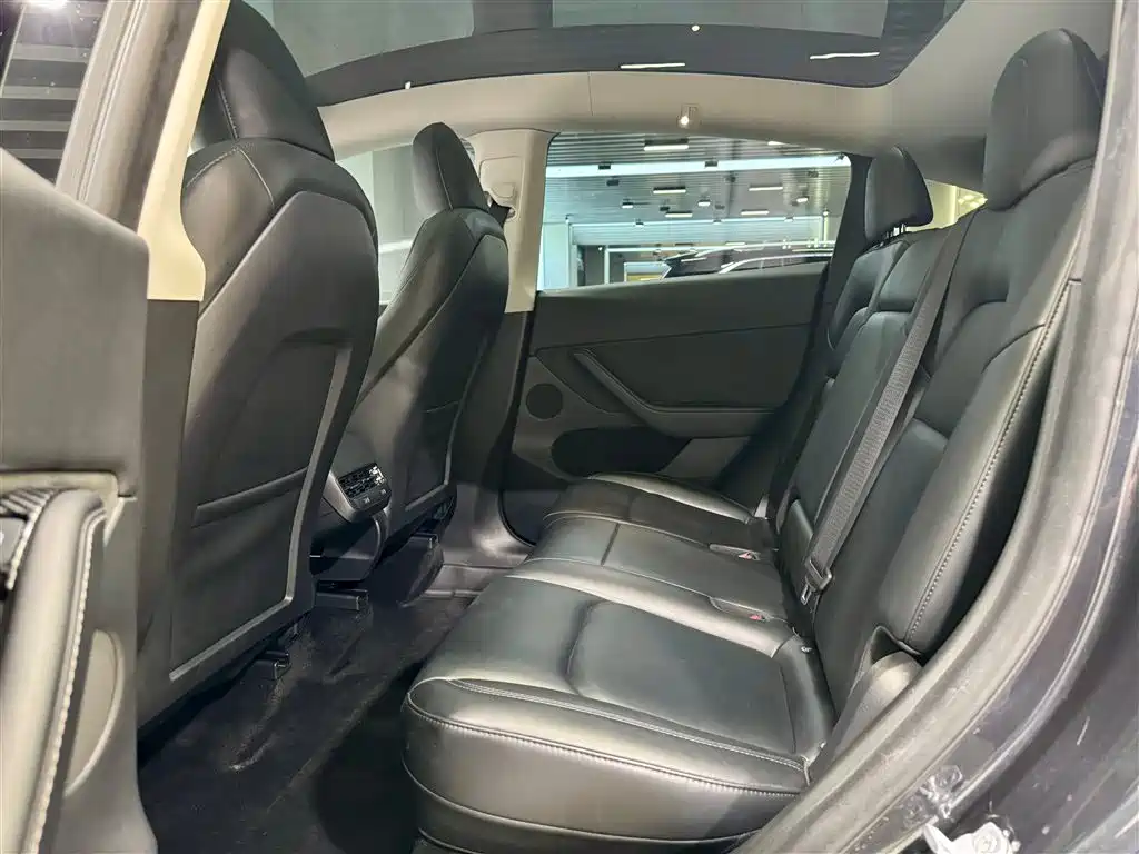 Tesla Model Y Long Range All-Wheel Drive