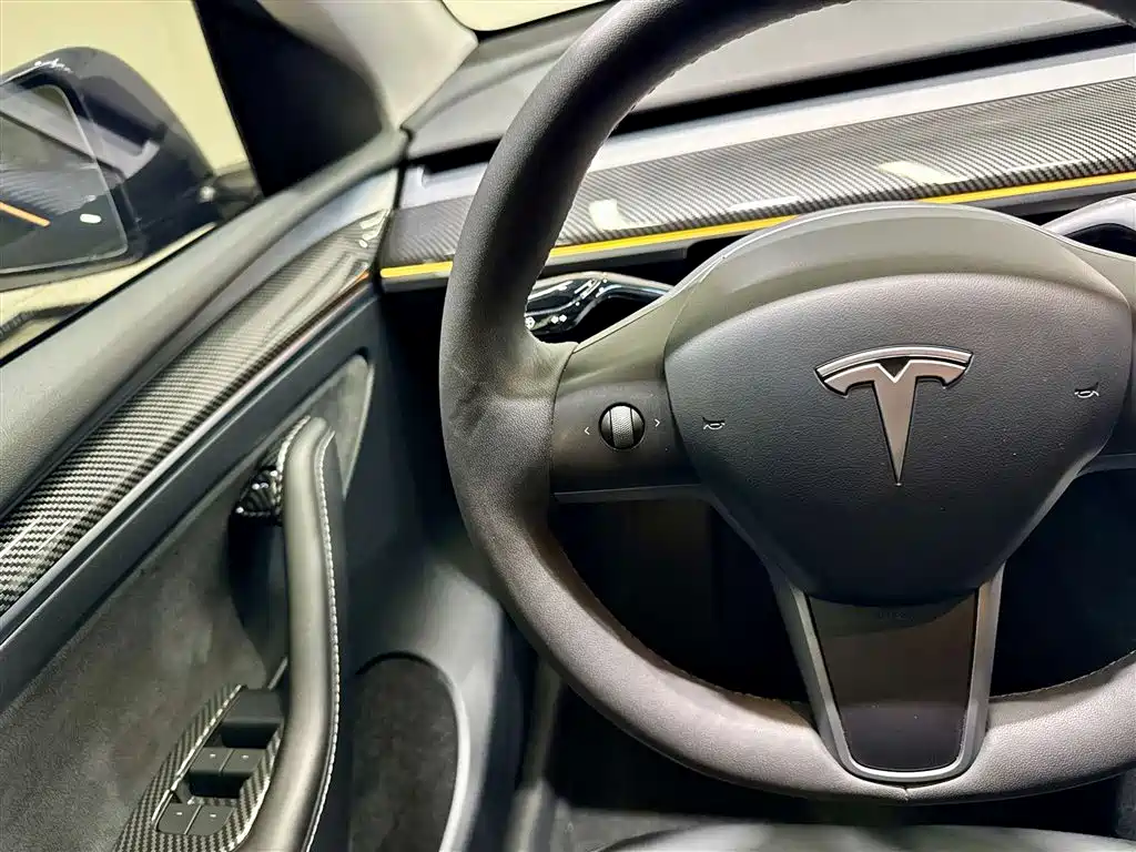 Tesla Model Y Long Range All-Wheel Drive