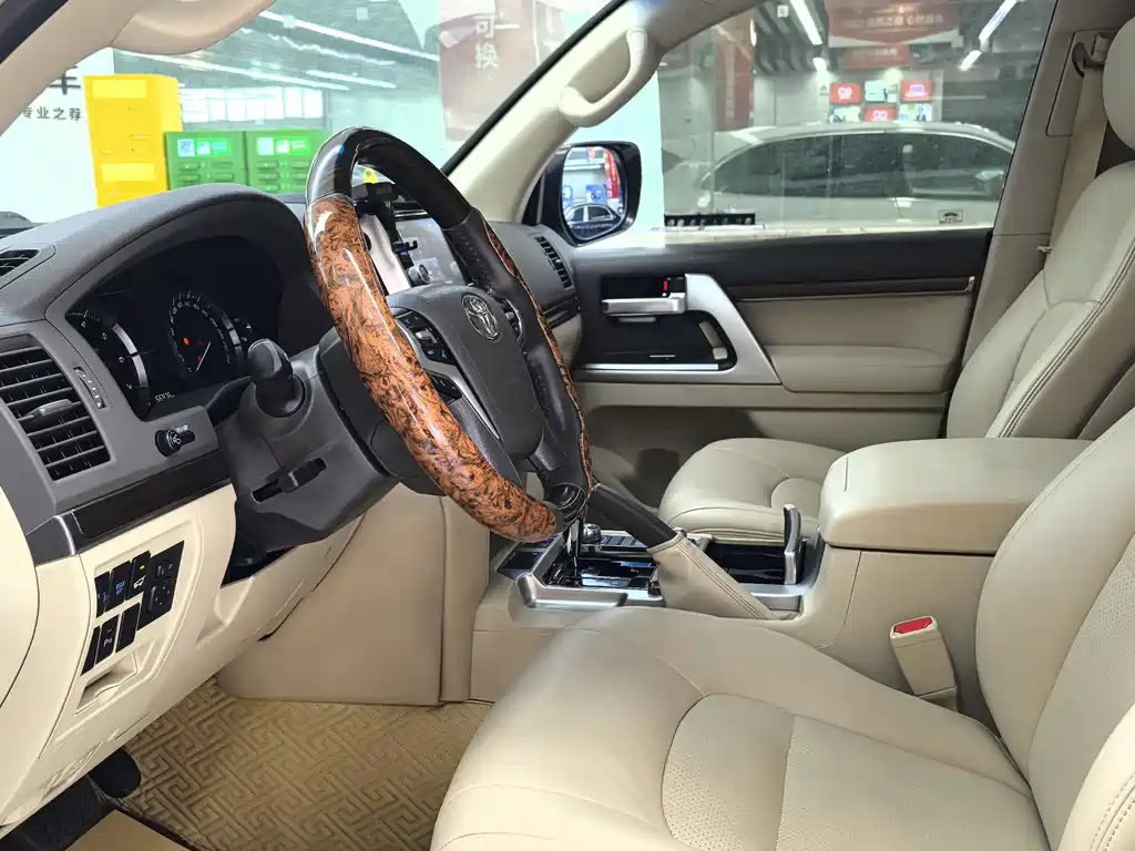 Land Cruiser (Import) 2019 4.6L GX-R Middle East Edition