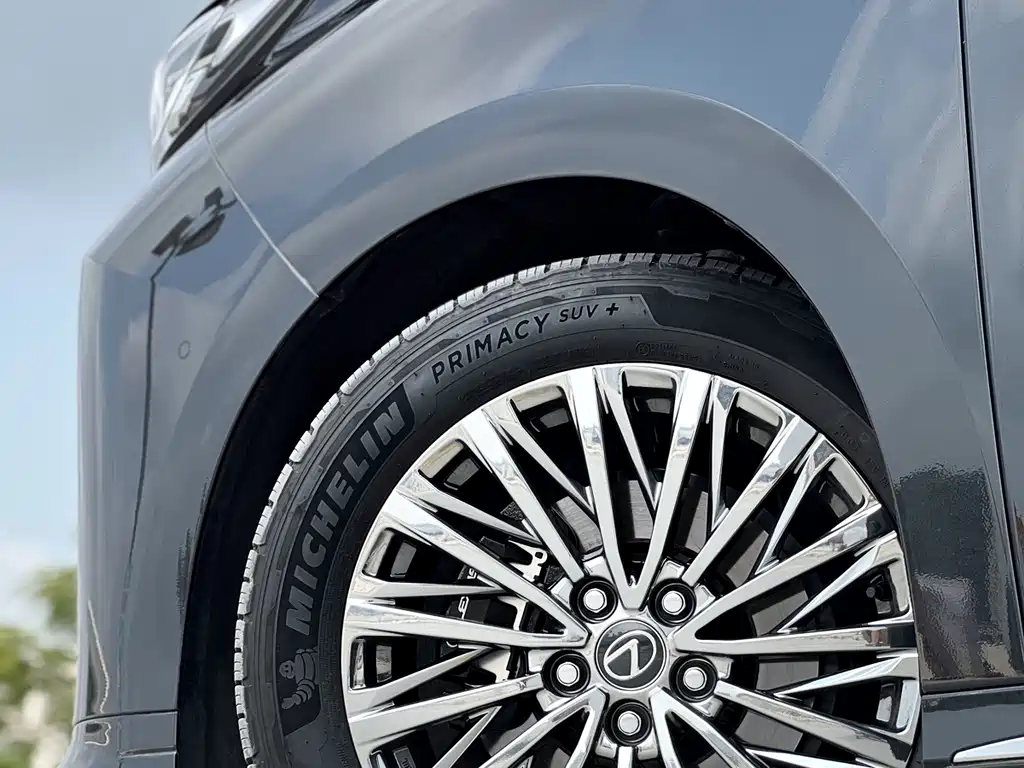 Lexus LM 2025 500h Six-Seater Executive