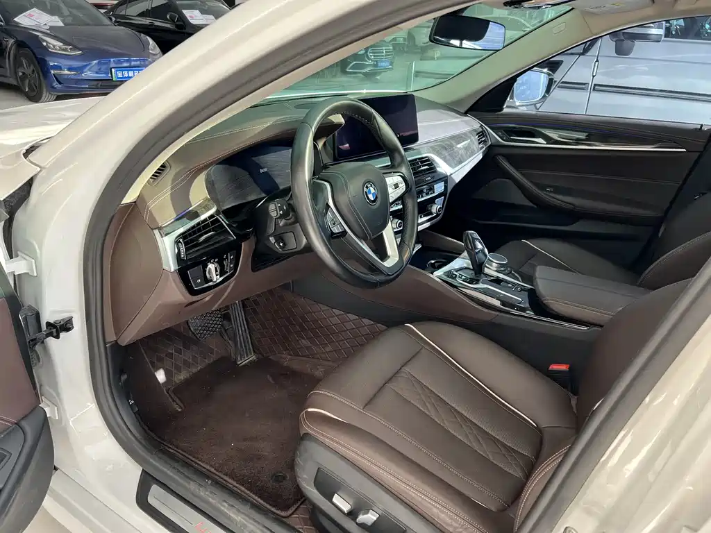 BMW 5 Series 2022 525Li Luxury Line