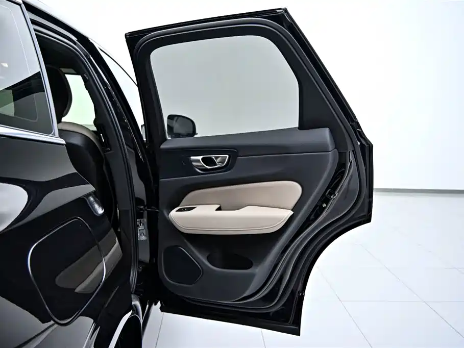Volvo XC60 2026 B5 AWD Inscription