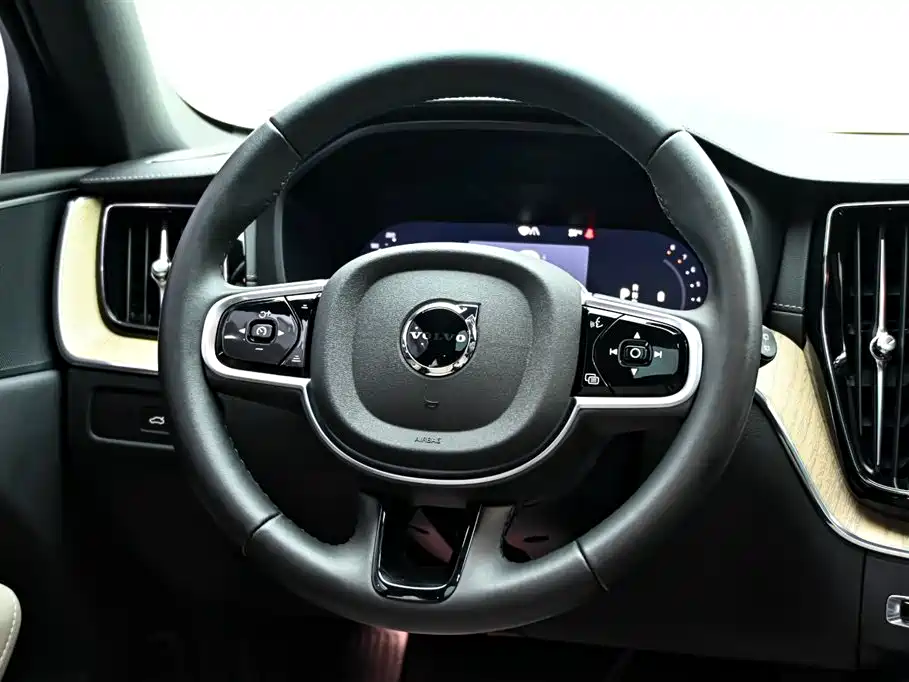 Volvo XC60 2026 B5 AWD Inscription