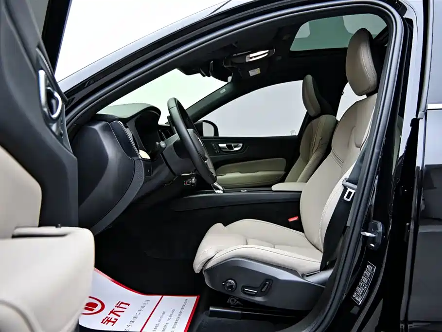 Volvo XC60 2026 B5 AWD Inscription