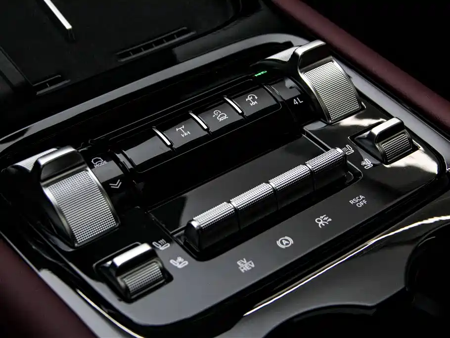 Tank 400 NEV 2026 Hi4-T Smart Edition