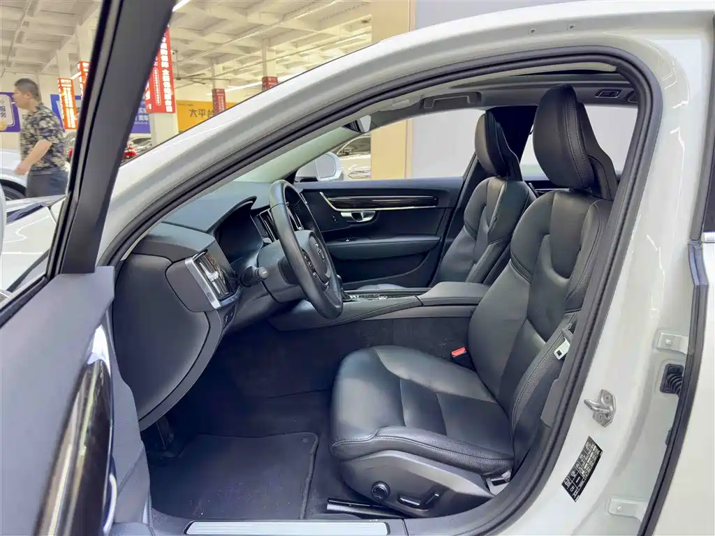 Volvo S90 2018 T4 Smart Distance Edition