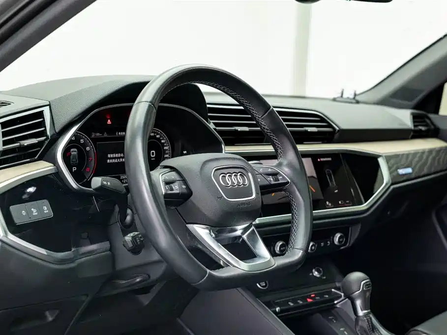 Audi Q3 2024 35 TFSI Fashion Elegant