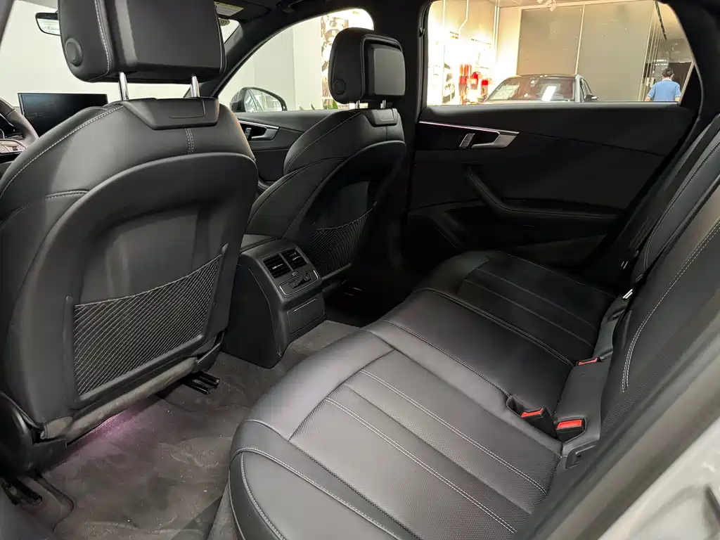 Audi A4L 2024 40 TFSI Luxury Dynamic Edition