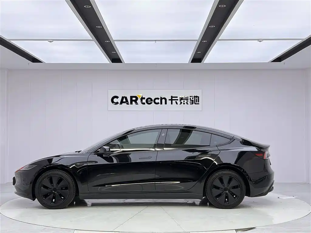 Tesla Model 3 2025 RWD