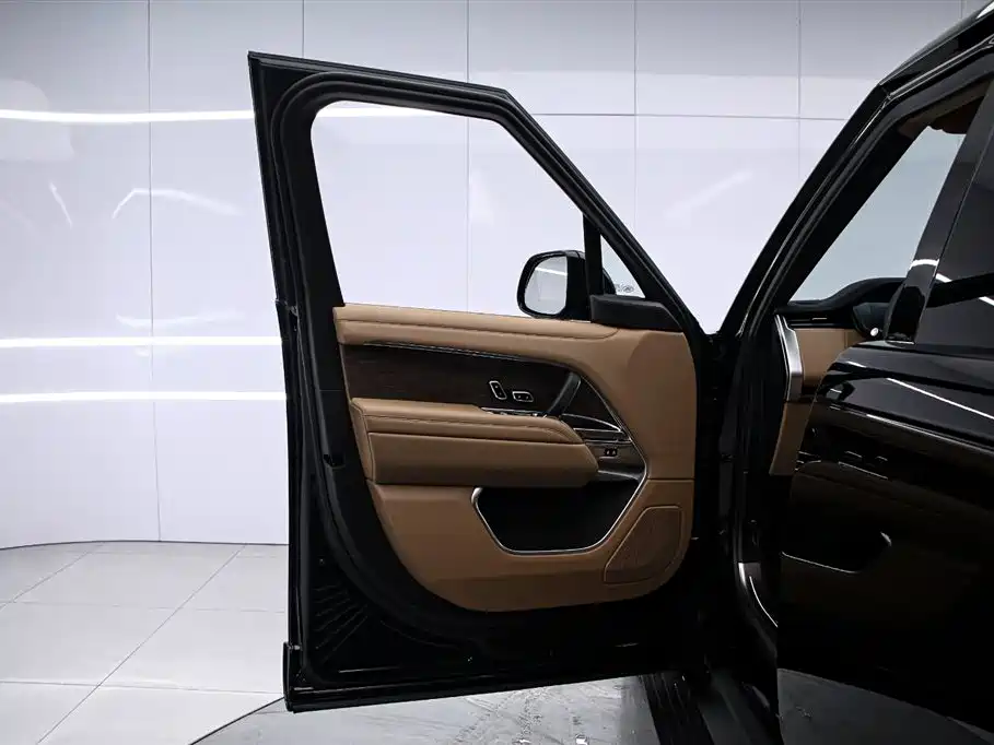 Range Rover 2025 3.0 L6 400PS Autobiography LWB
