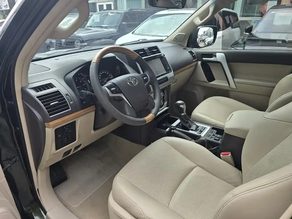 Prado 2018 3.5L Automatic VX NAVI Rear-mounted Spare Tire