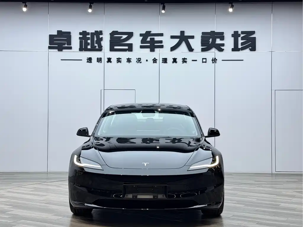 Model 3 2025 Rear-Wheel Drive