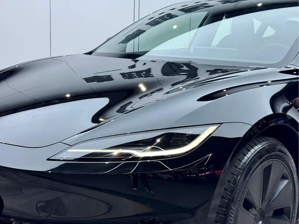Model 3 2025 Rear-Wheel Drive