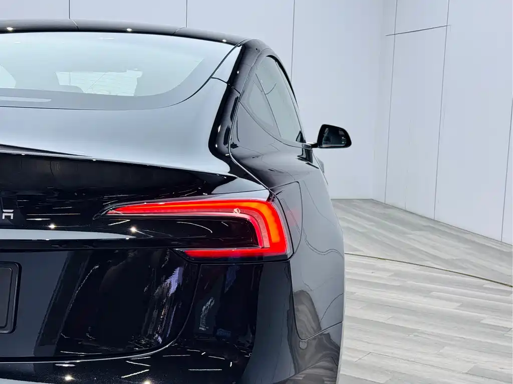 Model 3 2025 Rear-Wheel Drive