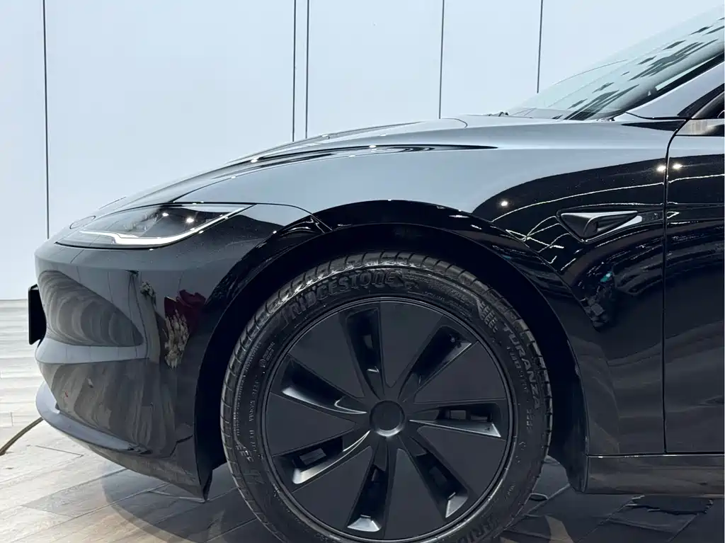 Model 3 2025 Rear-Wheel Drive