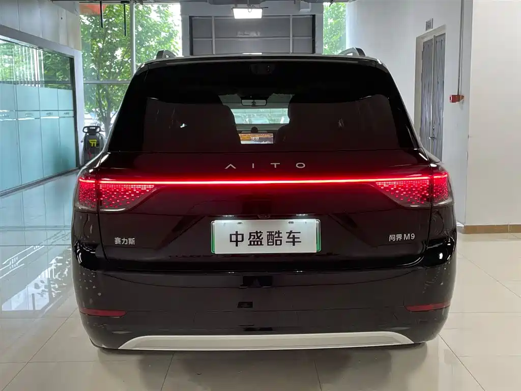 AITO M9 2025 EREV Ultra 52kWh 6-Seater with 192-Line LiDAR