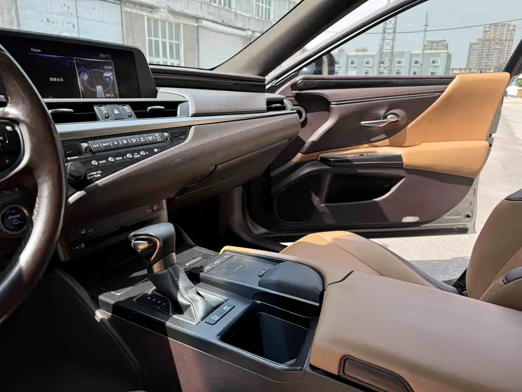 Lexus ES 300h 2018