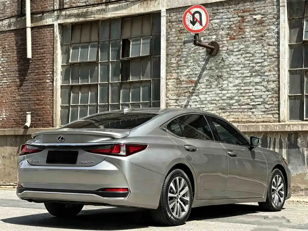 Lexus ES 300h 2018