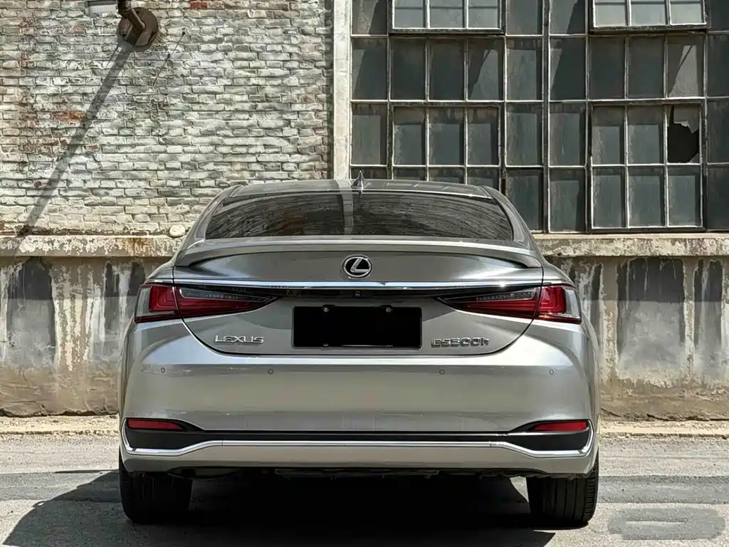 Lexus ES 300h 2018