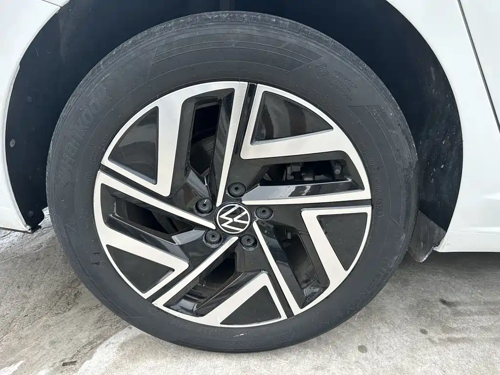 Volkswagen Sagitar 2023 300TSI DSG Fly Edition