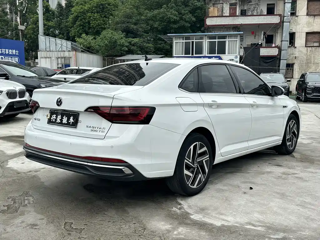 Volkswagen Sagitar 2023 300TSI DSG Fly Edition