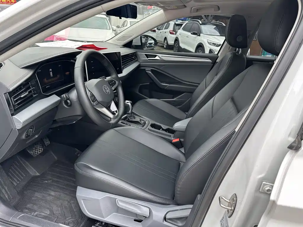 Volkswagen Sagitar 2023 300TSI DSG Fly Edition