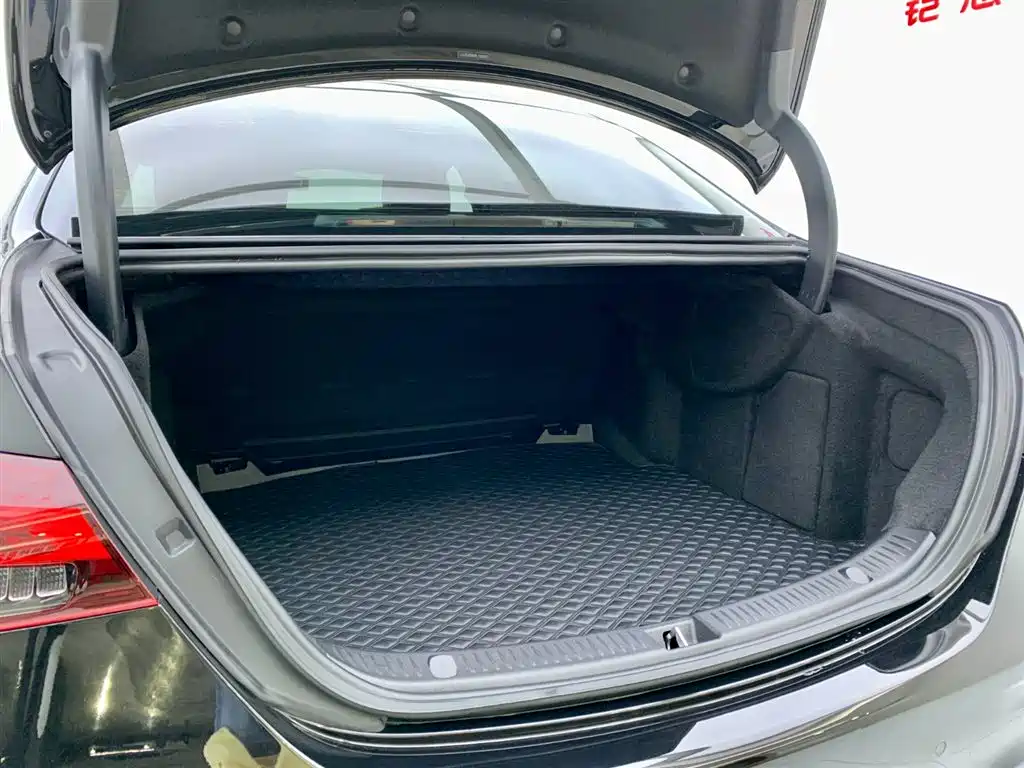 Mercedes-Benz E-Class 2023 E 300 L Sport Fashion