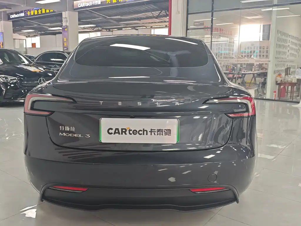 Model 3 2025 Rear-Wheel Drive