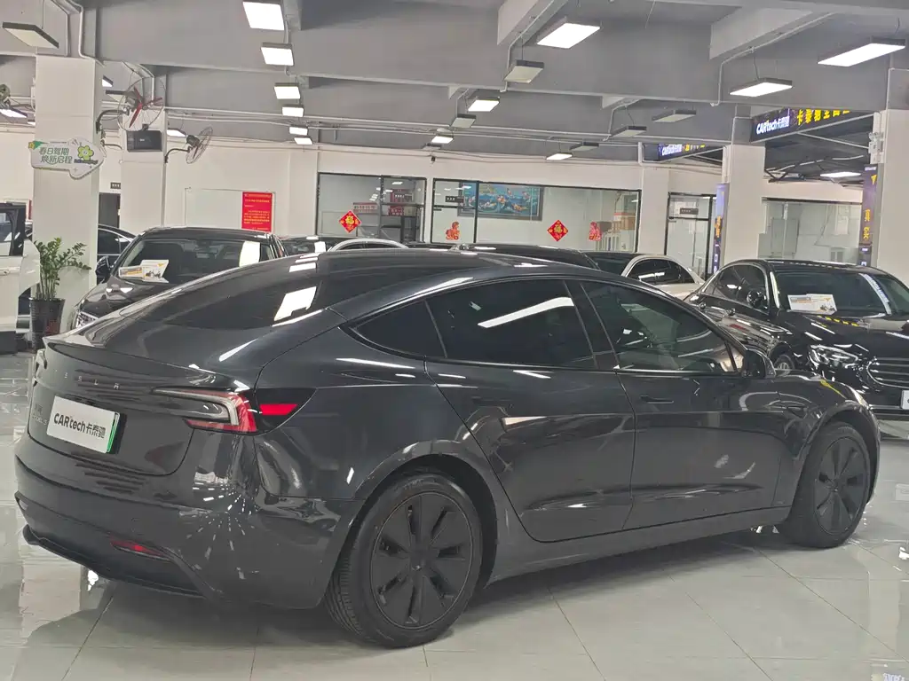 Model 3 2025 Rear-Wheel Drive