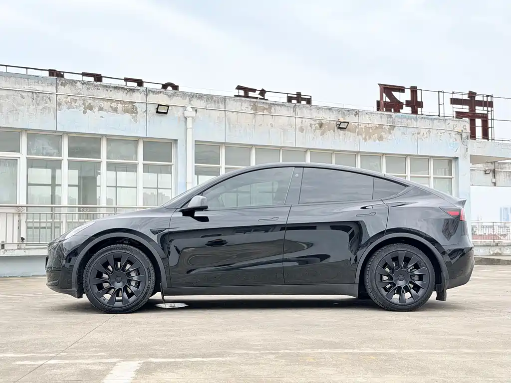Model Y 2023 Rear-Wheel Drive