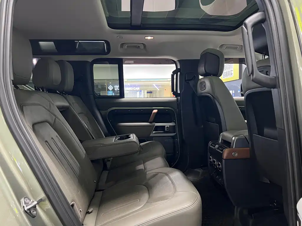 Land Rover Defender 2022 110 P400 Dark Edition