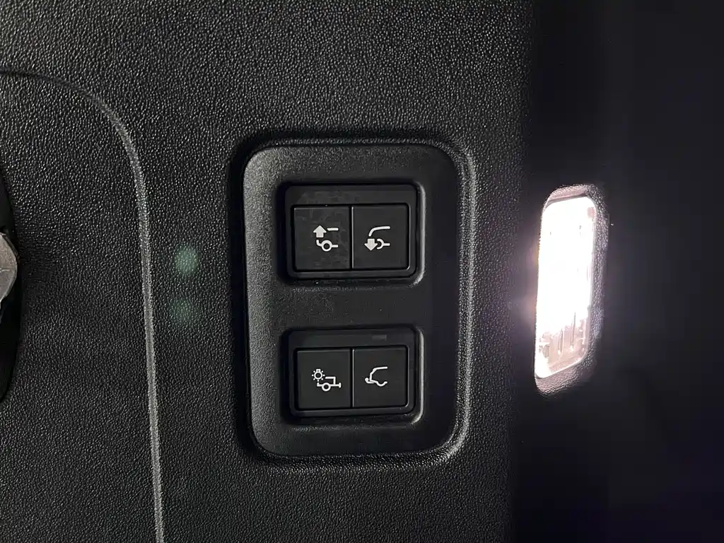 Land Rover Defender 2022 110 P400 Dark Edition