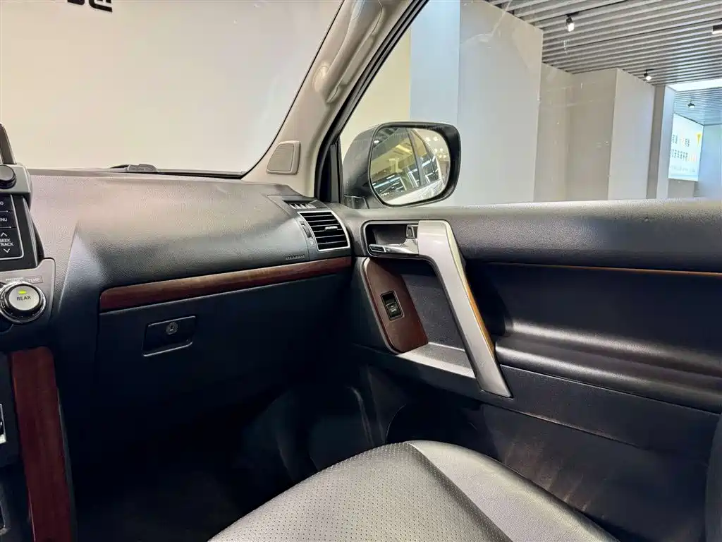 Toyota Land Cruiser Prado 2014 4.0L VX NAVI