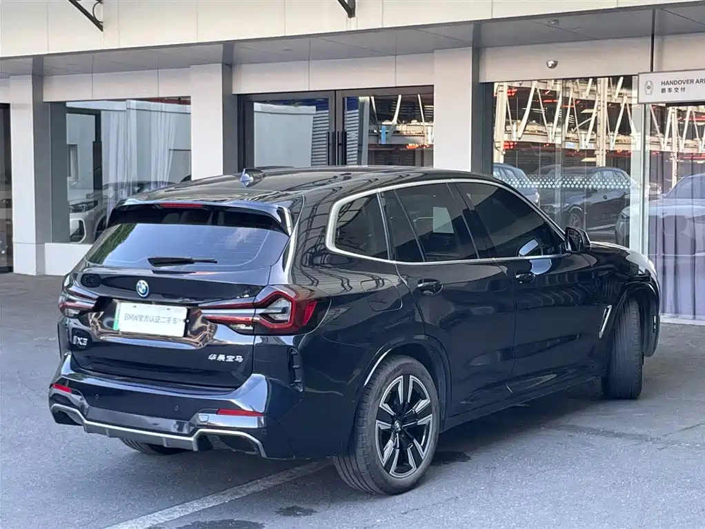 BMW iX3 2023 Leading Edition