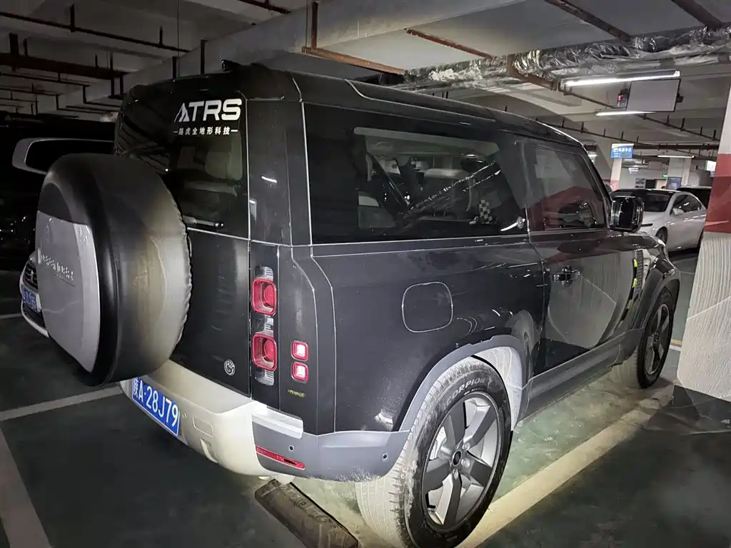 2022 Land Rover Defender 90 P300