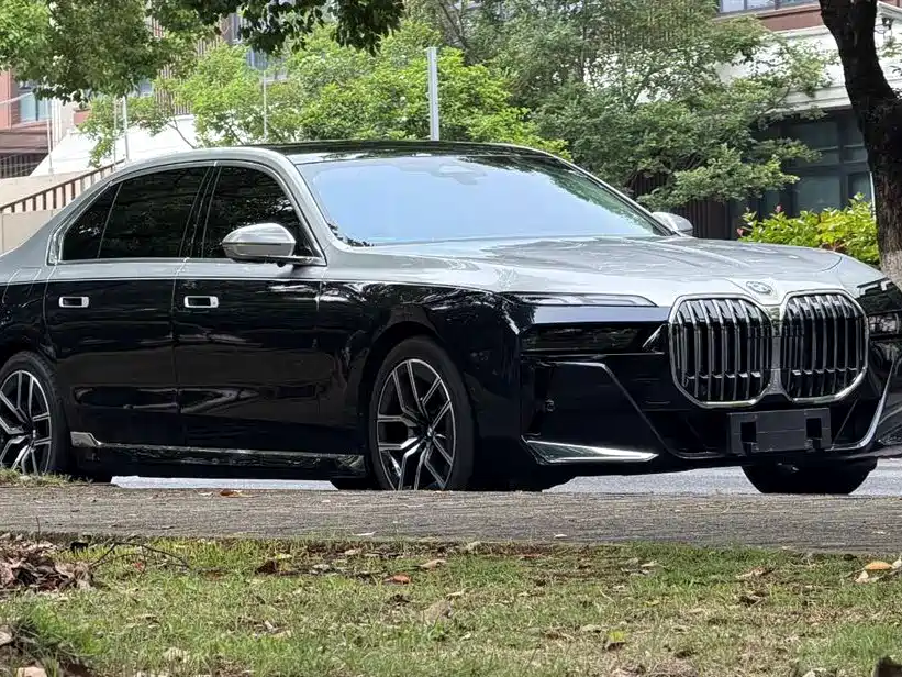 BMW 7 Series 2023 735Li M Sport Package