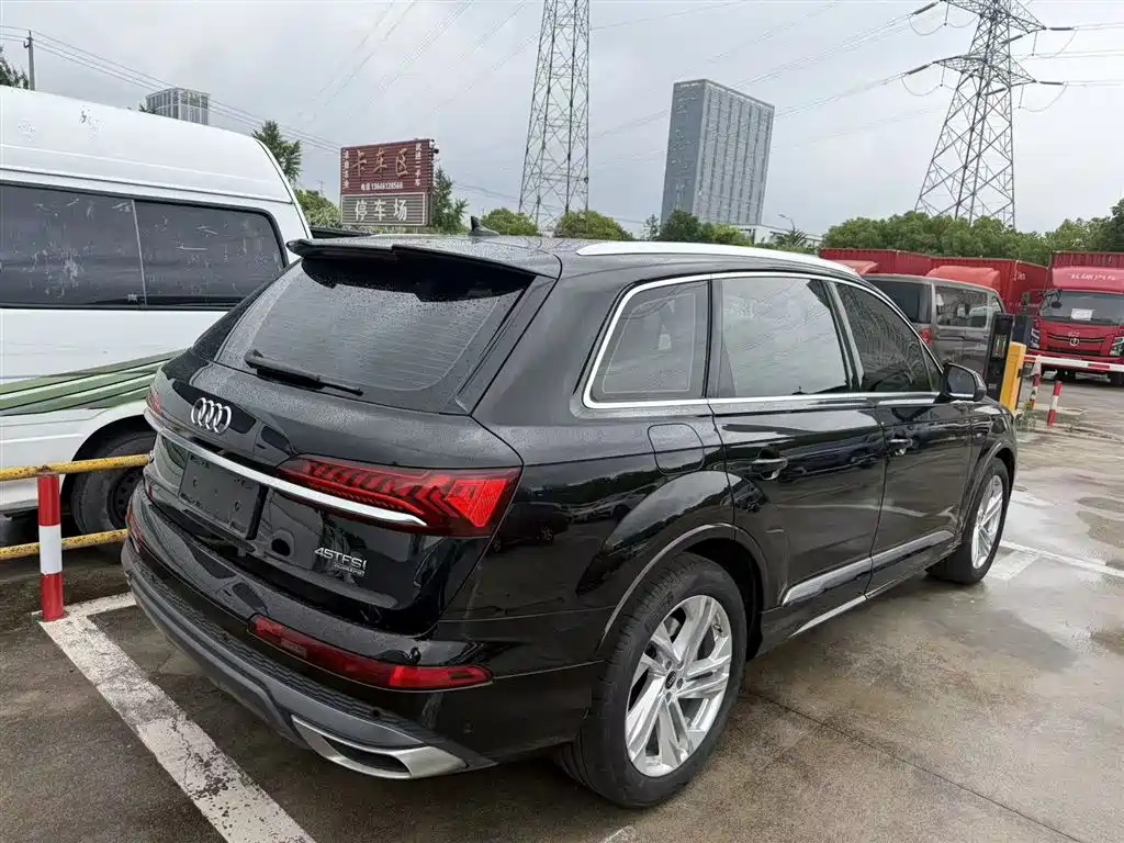 Audi Q7 2023 45 TFSI quattro S line Sport