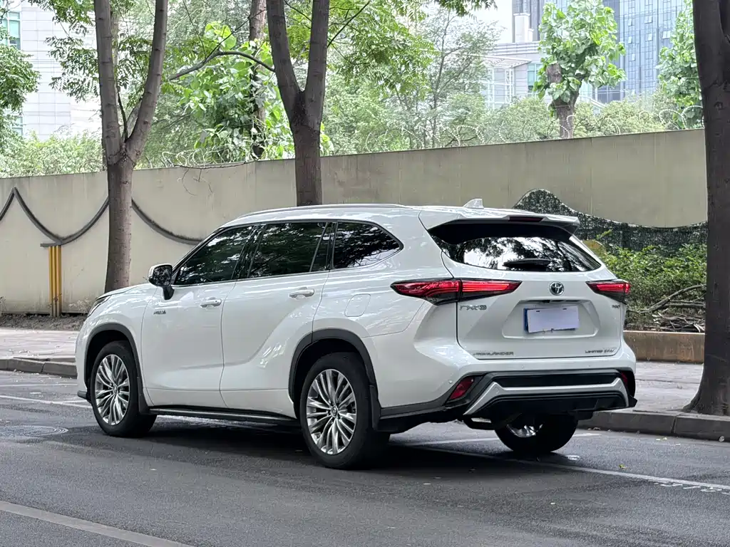 Toyota Highlander 2022 Hybrid 2.5L AWD Premium 7-Seater