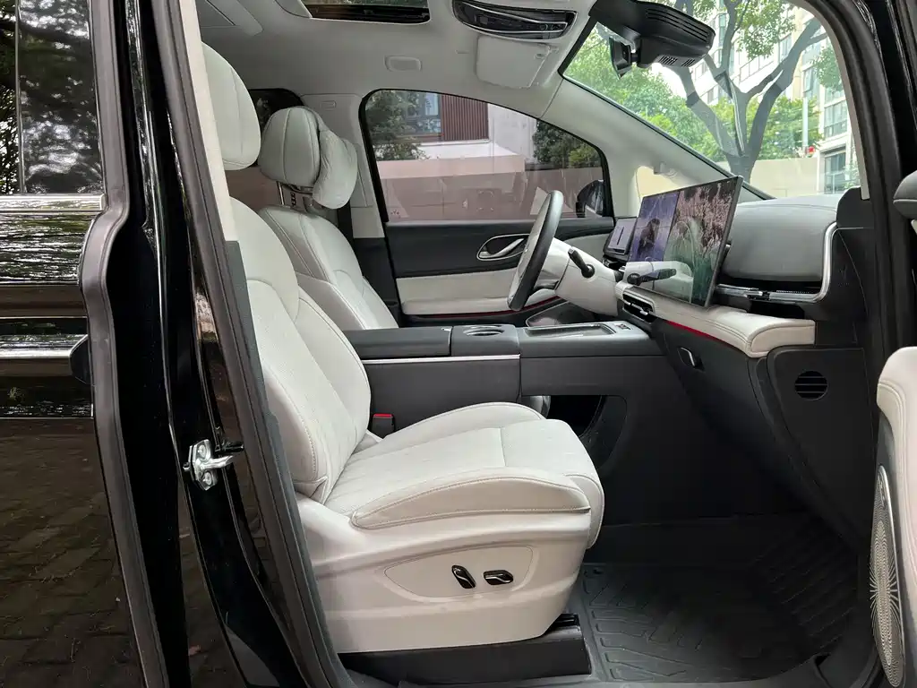 Voyah Dreamer 2025 PHEV AWD Prestige Kunpeng Edition
